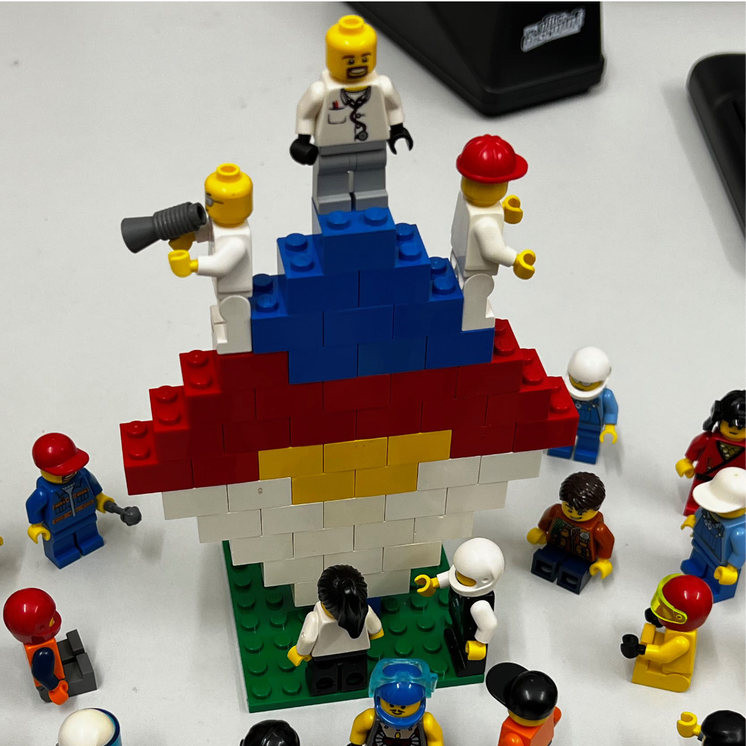 Gesundheitsgipfel mit LEGO dargestellt